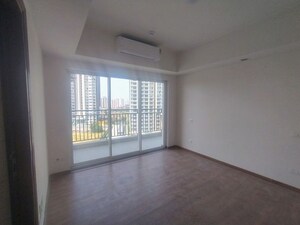 Room in 3 BHK Apartment at Mapsko Mount Ville, Sector 79 – for Rent