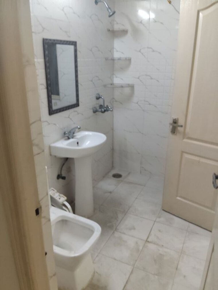 Bathroom, maxblis-white-house 3 Bedroom 1760 Sq.Ft. Apartment In Sector 75 Noida 10215784