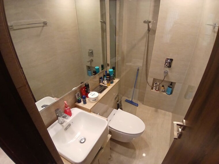 Attached Bathroom, hiranandani-regent-hill 1 Bedroom 380 Sq.Ft. Apartment In Powai Mumbai 10214935