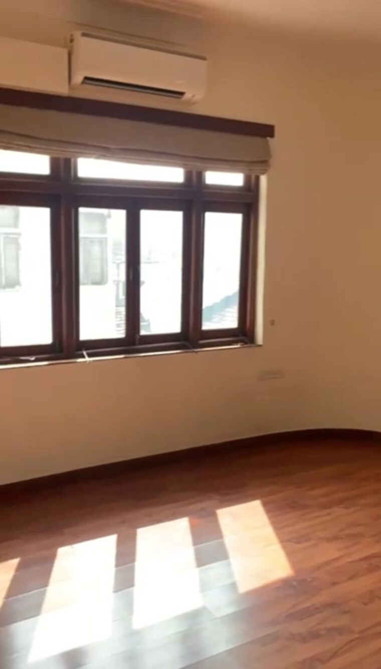 Room, cuffe parade 4 Bedroom 2000 Sq.Ft. Apartment In Cuffe Parade Mumbai 10215868
