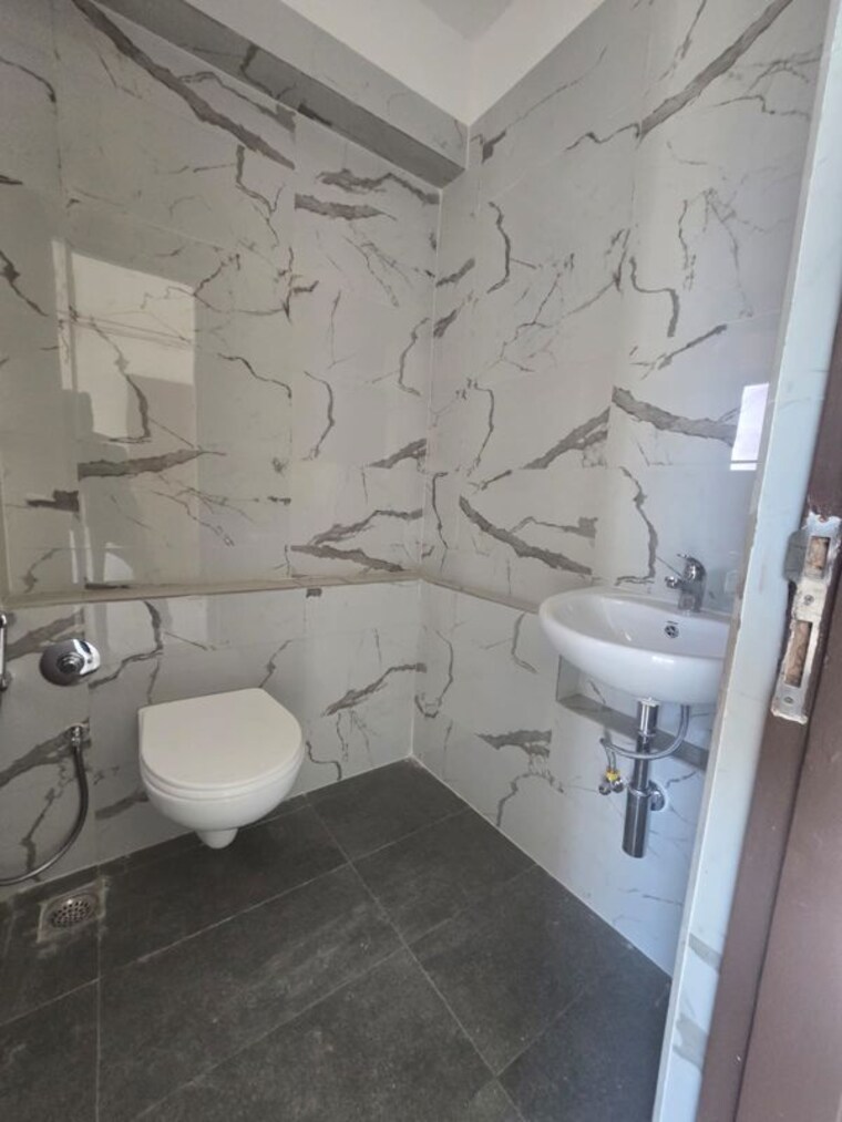 Bathroom, dgs-sheetal-dharmaraj 2 Bedroom 595 Sq.Ft. Apartment In Malad West Mumbai 10215882