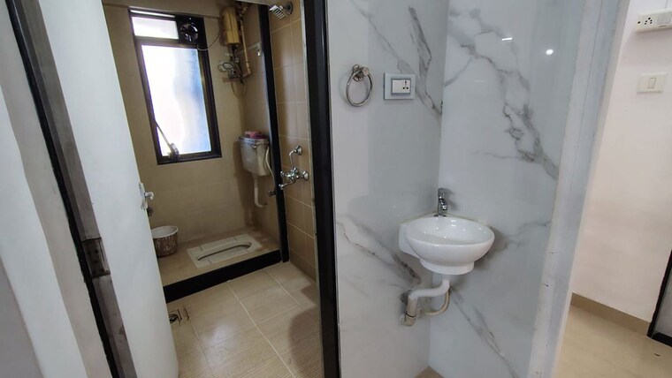Bathroom, malad east Pg For Girls In Malad East 10215872