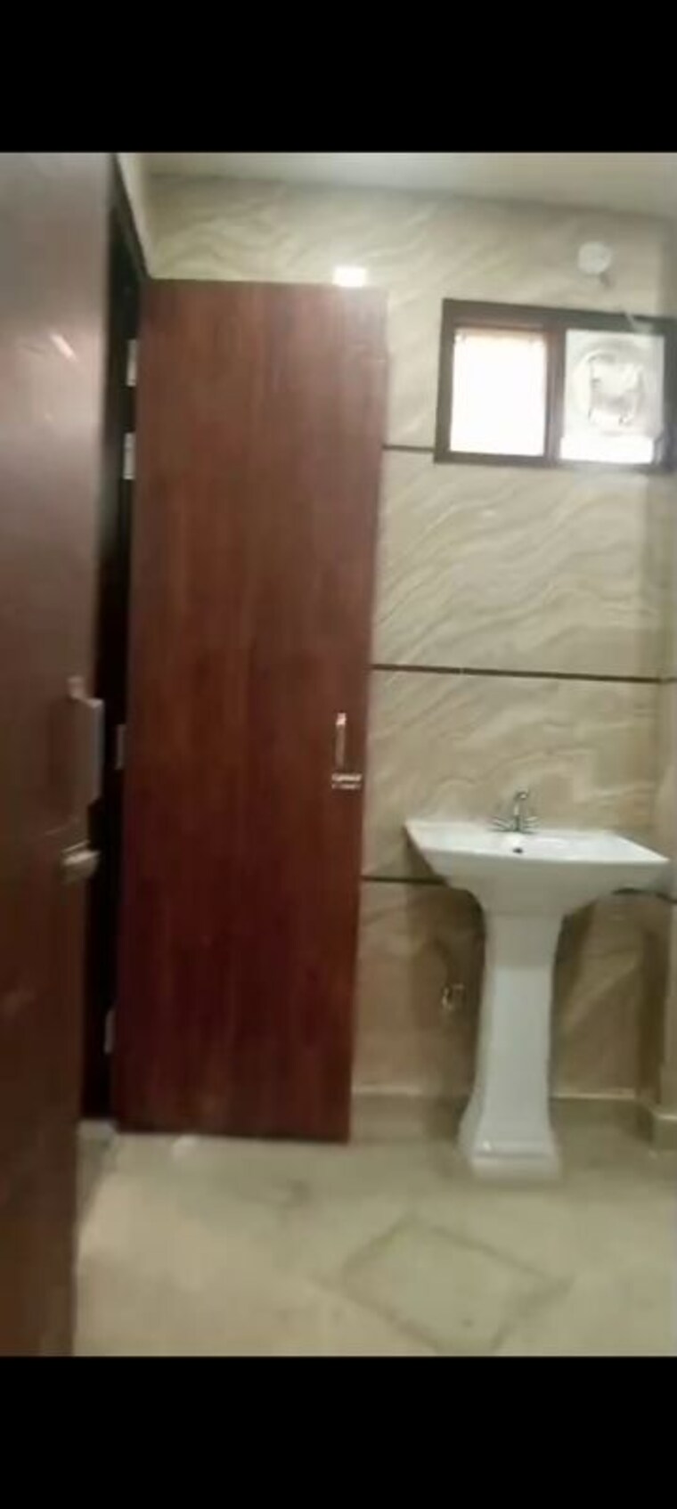 Bathroom, dwarka mor 3.5 Bedroom 130 Sq.Mt. Builder Floor In Dwarka Mor Delhi 10215932