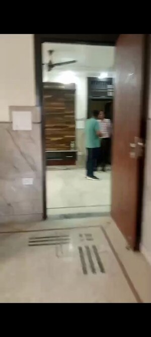 Room in 3.5 BHK Builder Floor at Dwarka Mor – for Rent