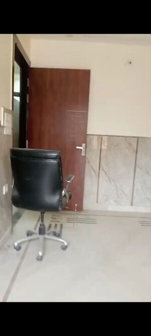 Room in 3.5 BHK Builder Floor at Dwarka Mor – for Rent