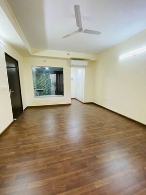 Room in 4 BHK Apartment at BPTP Mansions, Sector 66 – for Rent