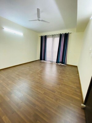 Room in 4 BHK Apartment at BPTP Mansions, Sector 66 – for Rent