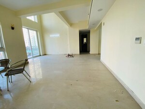 Room in 4 BHK Apartment at BPTP Mansions, Sector 66 – for Rent