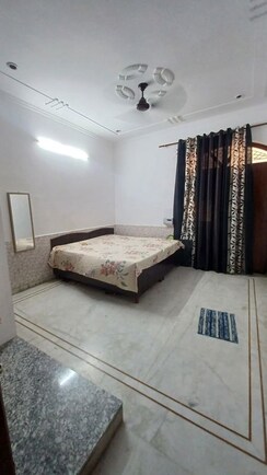 3 BHK Builder Floor For Rent in RWA Residential Society Sector 46