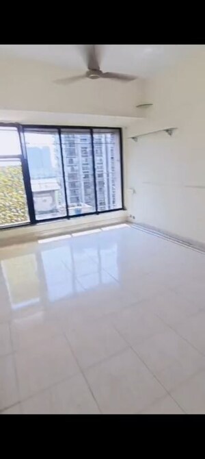 Room in 2 BHK Apartment at Montreal Tower, Andheri West – for Rent