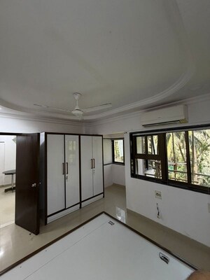 Bedroom in 2 BHK Apartment at Juhu – for Rent