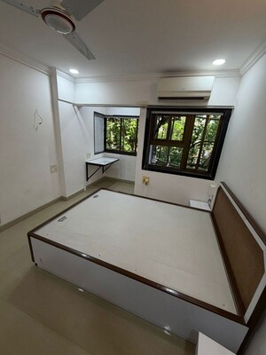 Bedroom in 2 BHK Apartment at Juhu – for Rent