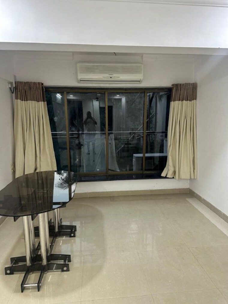 Room, juhu 2 Bedroom 700 Sq.Ft. Apartment In Juhu Mumbai 10215916