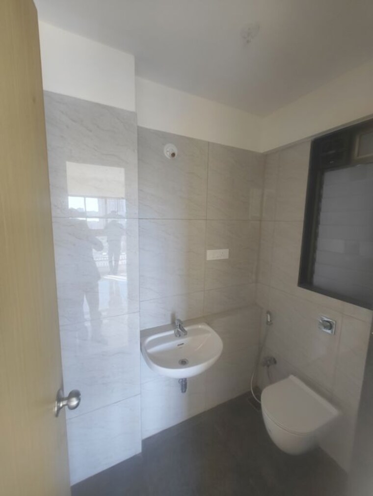 Bathroom, chandiwala-pearl-heaven 1.5 Bedroom 550 Sq.Ft. Apartment In Andheri East Mumbai 10215980
