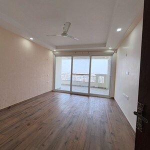 Room in 3 BHK Apartment at MI Rustle Court, Gomti Nagar – for Rent