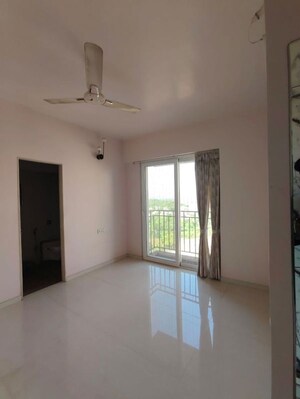 Room in 2 BHK Apartment at Vijay Orovia, Ghodbunder Road – for Rent