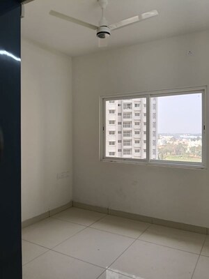 Room in 2.5 BHK Apartment at Bhartiya Nikoo Homes, Thanisandra Main Road – for Rent