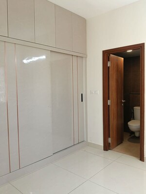 Room in 2.5 BHK Apartment at Bhartiya Nikoo Homes, Thanisandra Main Road – for Rent