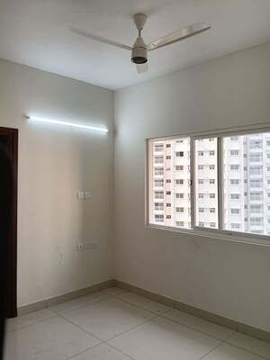 Room in 2.5 BHK Apartment at Bhartiya Nikoo Homes, Thanisandra Main Road – for Rent