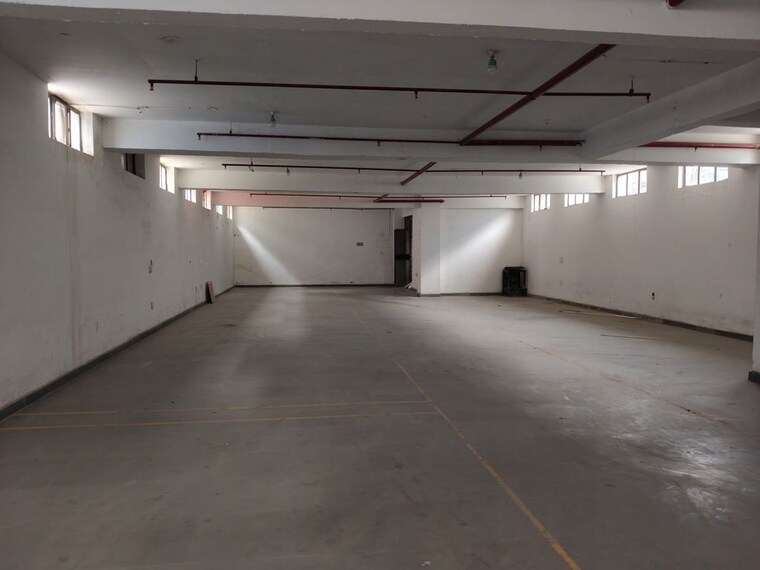  Parking, sector 67 Commercial Warehouse 4000 Sq.Yd. In Sector 67 Noida 10216035