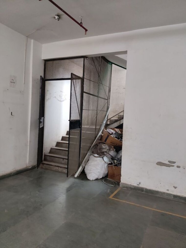 undefined, sector 67 Commercial Warehouse 4000 Sq.Yd. In Sector 67 Noida 10216035