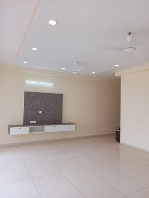 Room in 2 BHK Apartment at Godrej Aqua, International Airport Road – for Rent