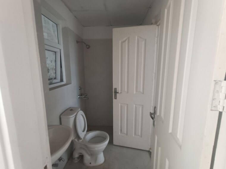 Bathroom, sector 77 3 Bedroom 2070 Sq.Ft. Builder Floor In Sector 77 Faridabad 10216037