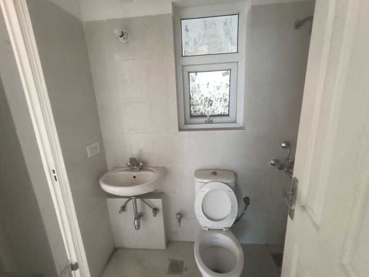 Bathroom, sector 77 3 Bedroom 2070 Sq.Ft. Builder Floor In Sector 77 Faridabad 10216037