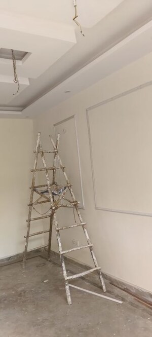 Staircase in 1 BHK Villa at RWA Apartments Sector 71, Sector 71 – for Rent