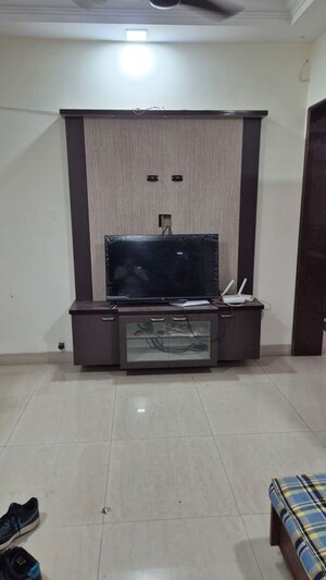 Furnished Amenities in 2 BHK Apartment at Sai Baba Complex Goregaon, Goregaon East – for Rent