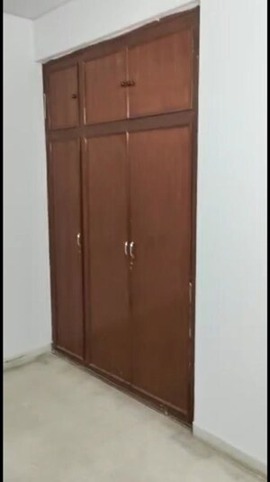 Room in 3 BHK Apartment at Sector 6 Dwarka – for Sale