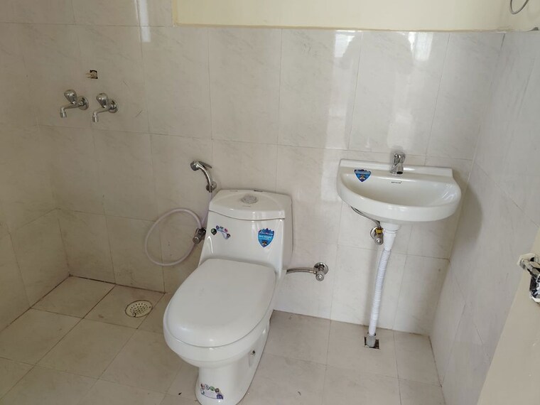 Bathroom, pyramid-midtown 2 Bedroom 800 Sq.Ft. Apartment In Sector 59 Gurgaon 10216053