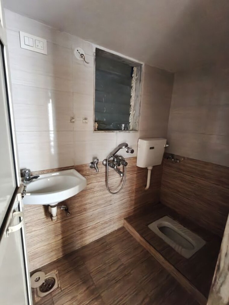 Bathroom, seven-apna-ghar-phase-2-plot-a 1 RK 260 Sq.Ft. Apartment In Mira Road Thane 10216174