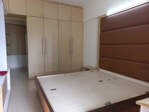 Room in 3 BHK Apartment at Lakshachandi Apartments Goregaon East, Goregaon East – for Rent
