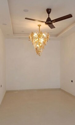 Showroom For Sale in Raja Park