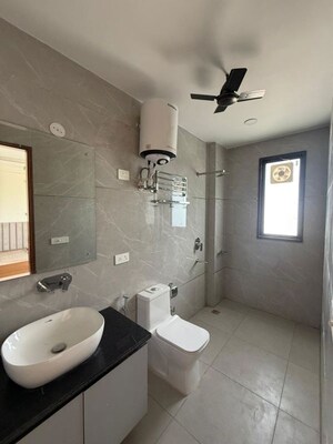 Bathroom in 1 BHK Builder Floor at Sector 52 – for Rent