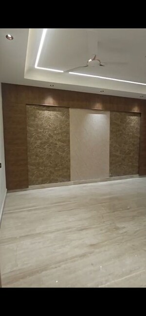 Room in 3 BHK Builder Floor at Sushant Lok I – for Sale