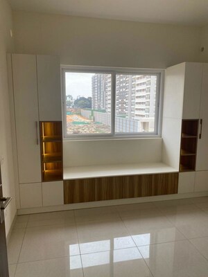 2 BHK Apartment For Rent in Puravankara Palm Beach, Hennur