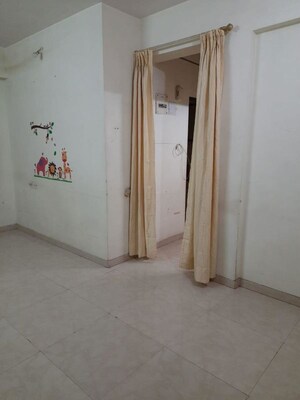 Room in 1 BHK Apartment at Lodha Paradise, Majiwada – for Rent