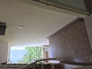 Furnished Amenities in 2.5 BHK Builder Floor at Mayur Vihar – for Rent