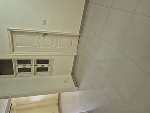 Furnished Amenities in 2.5 BHK Builder Floor at Mayur Vihar – for Rent