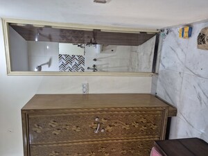 Furnished Amenities in 3.5 BHK Builder Floor at Mayur Vihar – for Rent