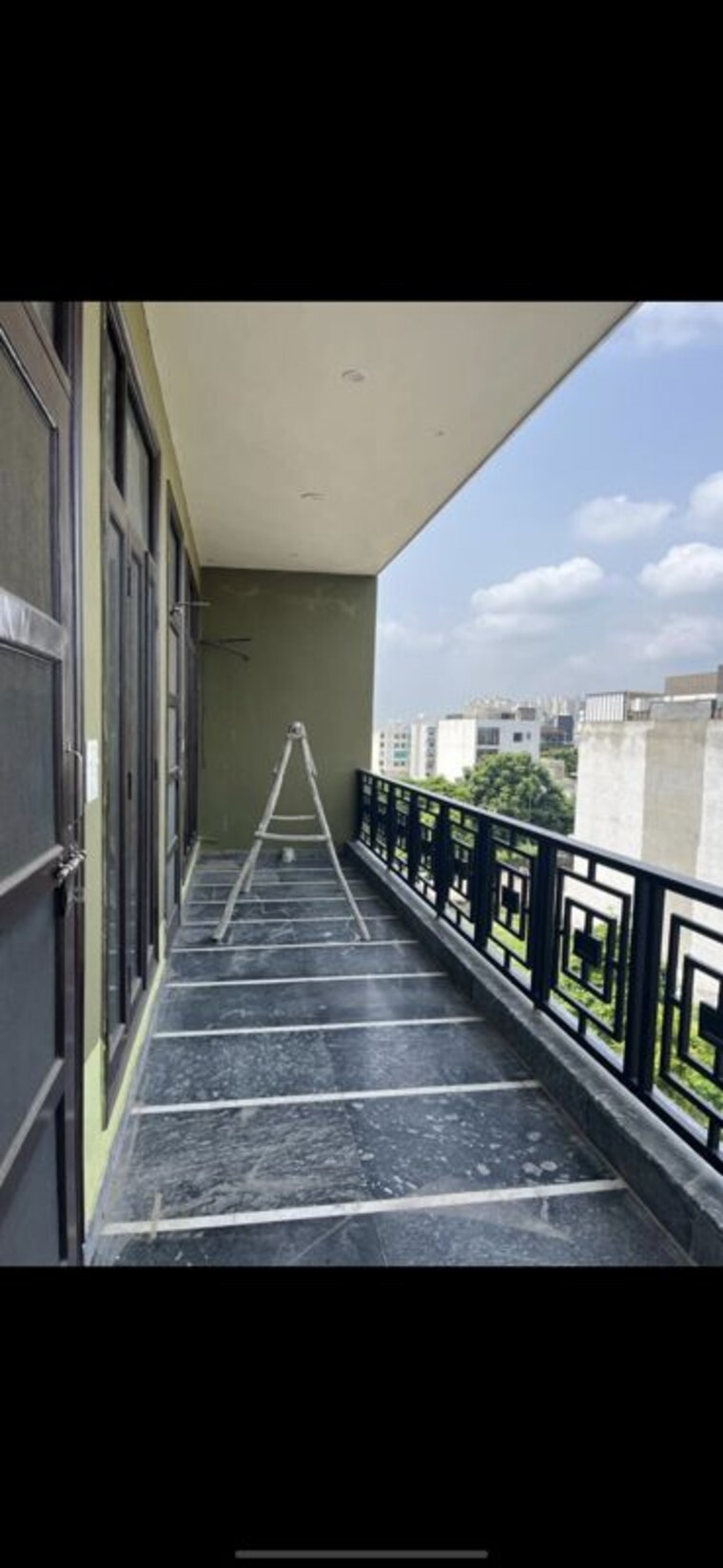 Balcony, parklands 4 Bedroom 350 Sq.Yd. Builder Floor In Sector 85 Faridabad 10216525