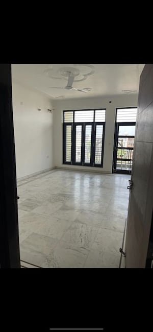 Room in 4 BHK Builder Floor at Parklands, Sector 85 – for Rent