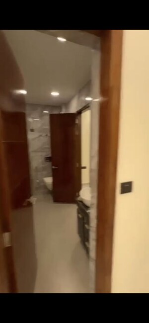 Building Lobby in 3.5 BHK Builder Floor at BPTP Parkland Pride, Sector 77 – for Rent