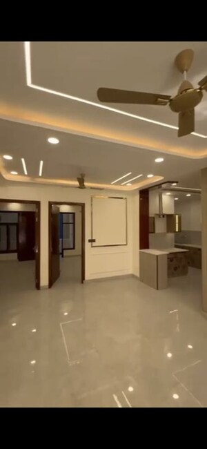 Living Room in 3.5 BHK Builder Floor at BPTP Parkland Pride, Sector 77 – for Rent