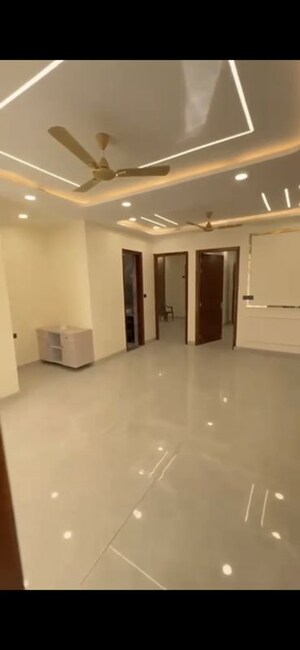 Room in 3.5 BHK Builder Floor at BPTP Parkland Pride, Sector 77 – for Rent