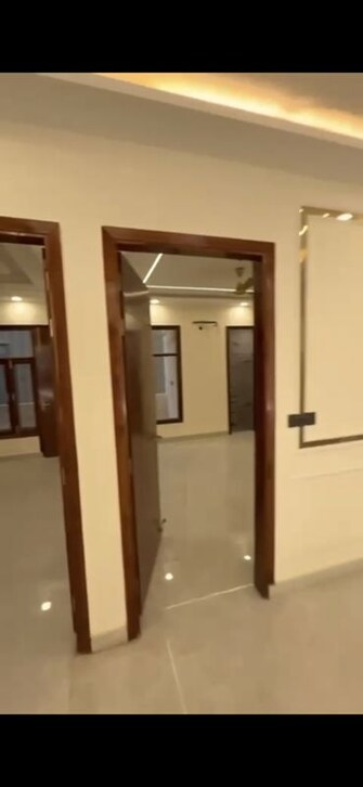 3.5 BHK + Pooja Room,Servant Room,Study Room,Extra Room 250 Sq.Yd. Builder Floor in BPTP Parkland Pride