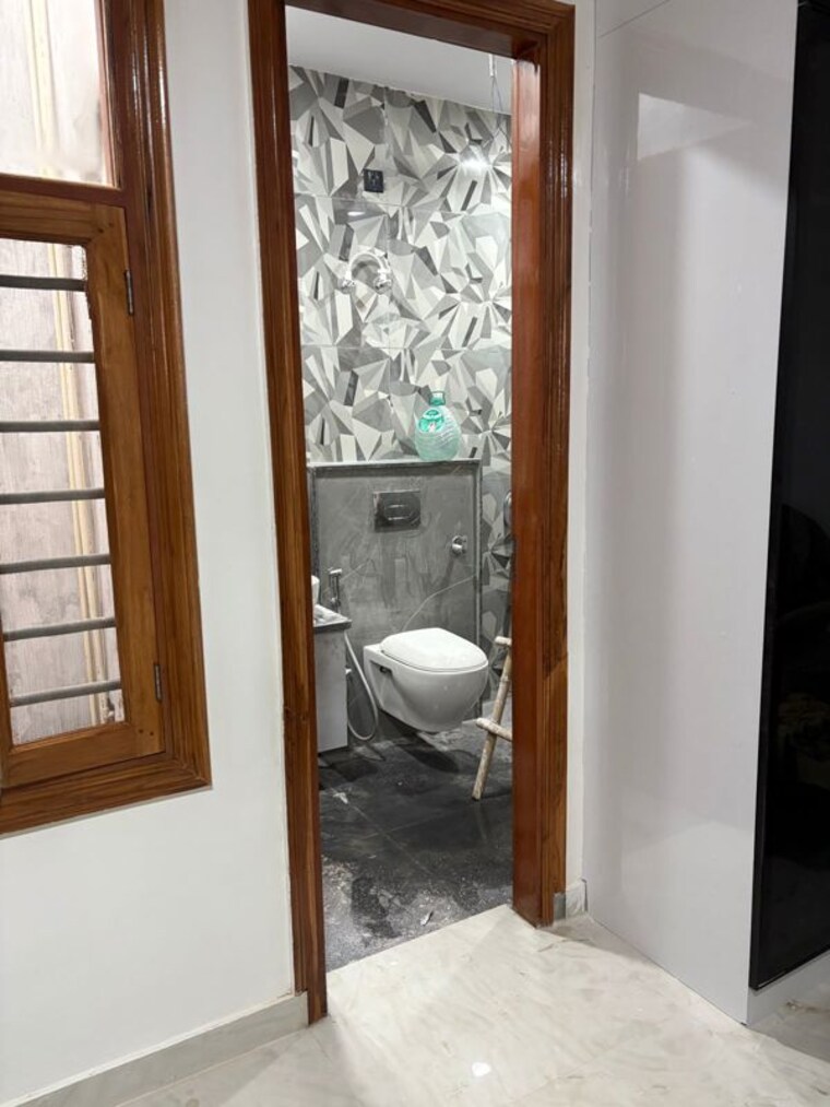 Room, new industrial township 2 3 Bedroom 200 Sq.Yd. Builder Floor In New Industrial Township 2 Faridabad 10216543