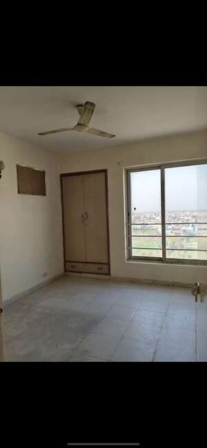 Room in 3 BHK Apartment at Shiv Sai Ozone Park, Sector 86 – for Rent